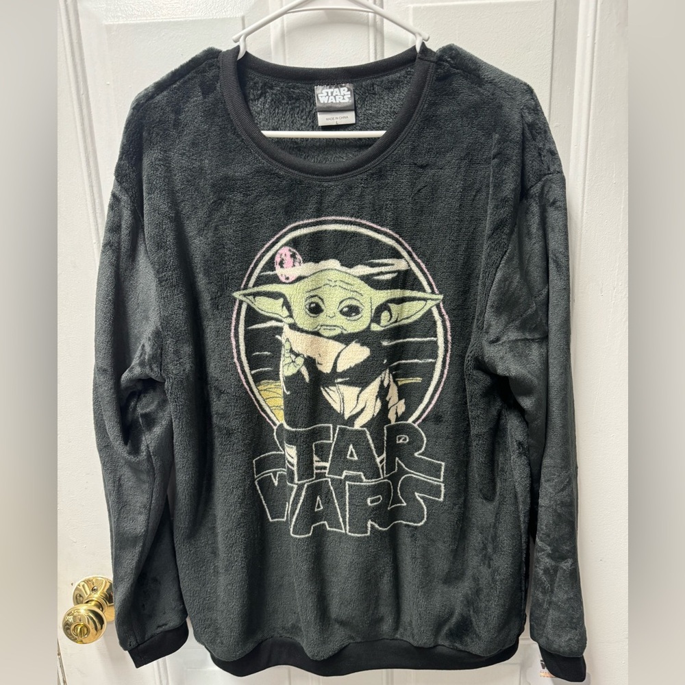 Star Wars Baby Yoda Sweatshirt The Child Grogu Black Fuzzy Women’s Large